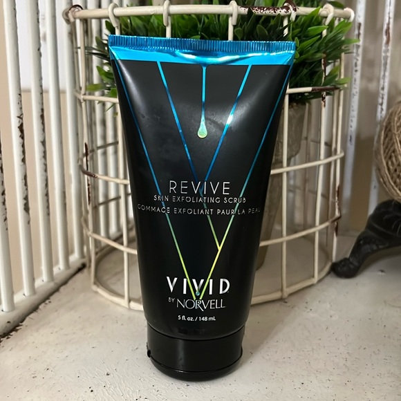 NWOT VIVID REVIVE skin exfoliating scrub by Novell - Picture 1 of 2